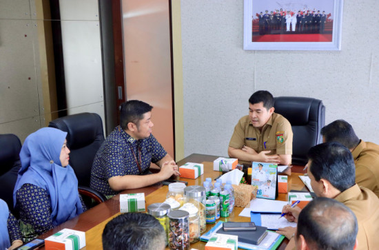 Sambut Audiensi Kepala BPJS Pekanbaru, Pj Sekda Kampar komitmen kuat Untuk Mencari Solusi Terbaik Agar Aparatur Desa Memiliki Perlindungan Kesehatan Yang Layak.