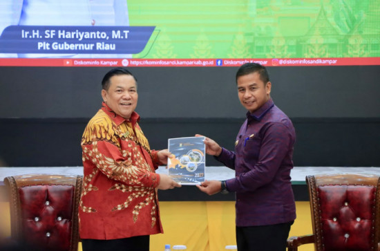 Serahkan Data Pajak dan Tinjau Kopdes MP, Bupati Kampar Ahmad Yuzar Sambut Kunjungan Kerja Plt Gubri ke Kampar 
