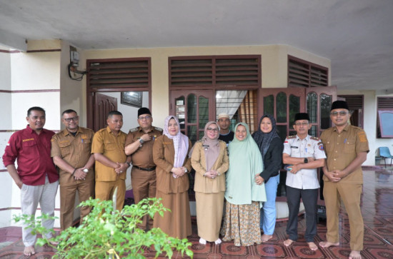 Wakil Bupati Kampar Dr. Misharti Melayat ke Rumah Duka Kepala Desa Koto Masjid Alm Arjunalis