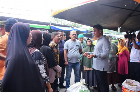 Ditata Supaya Pedagang Aman dan Nyaman, Bupati Kampar Tinjau Pasar Inpres Bangkinang Kota Dukung Gerakan ASRI.