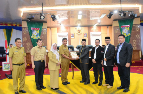 Bupati Kampar Hadiri Rapat Paripurna DPRD, Sampaikan LKPJ Tahun 2025