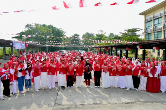 Sonsong Hari Kemerdekaan RI Ke-81 Tahun 202, DWP Kab. Kampar Gelar Kegiatan Senam Sehat Dan Perlombaan Tradisional