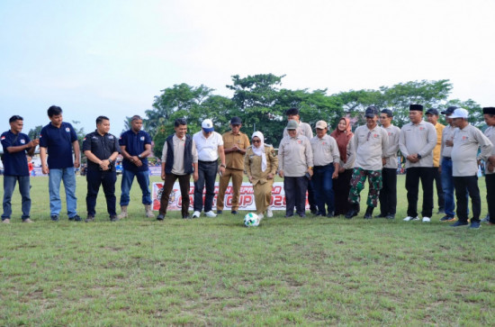Wakil Bupati Kampar Resmi Buka Turnamen Sepak Bola Camat Cup Kampar Kiri 2026