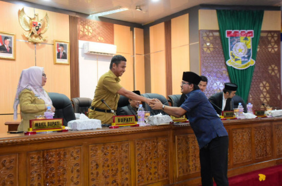 Pandangan Umum Fraksi DPRD terhadap LKPJ Tahun 2025, Bupati Kampar Sampaikan Jawaban Pemerintah atas Pandangan Umum Fraksi-Fraksi DPRD