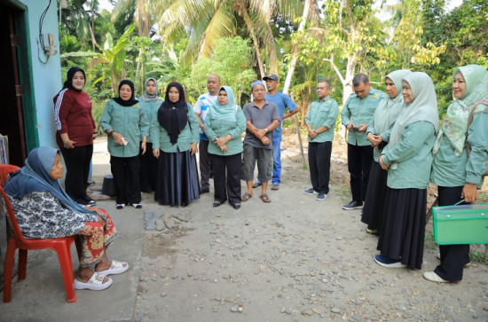 Tingkatkan Kualitas Hunian, LKKS Kabupaten Kampar Salurkan Bantuan Perlengkapan Rumah Tangga