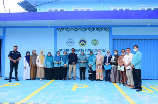 Jaga Mutu dan Kualitas Kesehatan, Ketua TP PKK Tinjau Dapur MBG di Bangkinang Kota