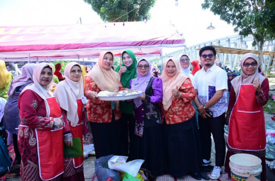 Digelar Oleh Pusdatin Puanri Kampar, Lomba Cipta Menu Tradisional dan Lomba Mak UP Resmi di Buka Oleh Wakil Bupati Kampar.