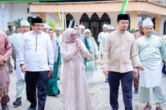 Wakil Bupati Kampar Dr. Misharti Lepas Pawai Ta’aruf Desa Alam Panjang, Seluruh TPA Turut Berpartisipasi