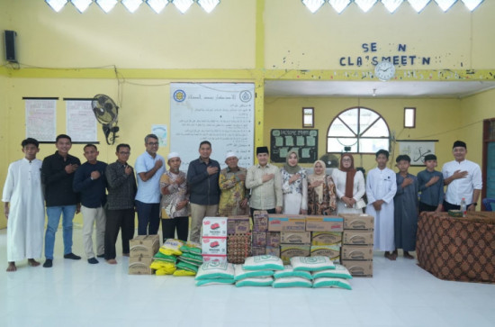 Sekda Kampar Anjangsana ke Panti Asuhan Anshor As Sunnah Air Tiris, Serahkan Santunan Sempena HUT RI ke-81