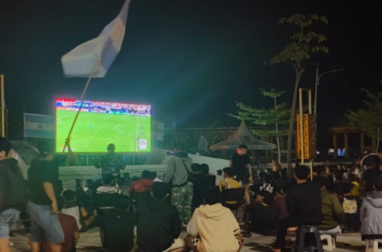 Dorong UMKM Lokal, Pemerintah Kabupaten Kampar Gelar Fasilitas Nobar Piala Dunia di Taman Kota Bangkinang.