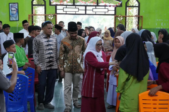 Meriahkan HUT RI ke-81, Wabup Kampar Misharti Laksanakan Anjangsana ke Panti Asuhan Al Hasanah Siak Hulu.