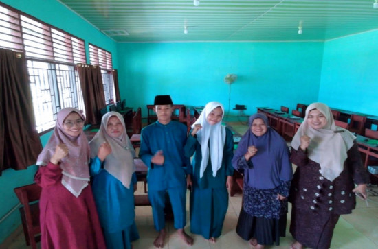 Siswa SMPN 1 Kampar Kiri Hilir Ukir Prestasi di 10 Besar Nasional Olimpiade Literasi Kebangsaan 