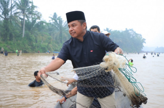 Buka Ikan Antau Larangan di Desa Siberuang, Bupati Kampar Ahmad Yuzar: Jaga Adat, Lestarikan Sungai, Wariskan untuk Anak Cucu