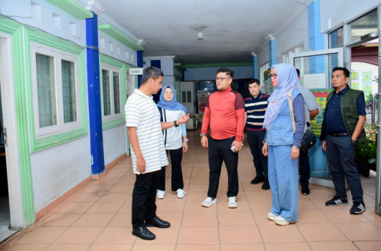 Memasuki Minggu Kedua WFH, Lakukan Monitoring ke Sejumlah OPD dengan Sepeda, Bupati Kampar : Terus Akan Kita Evaluasi Terhadap Penerapan WFH. 