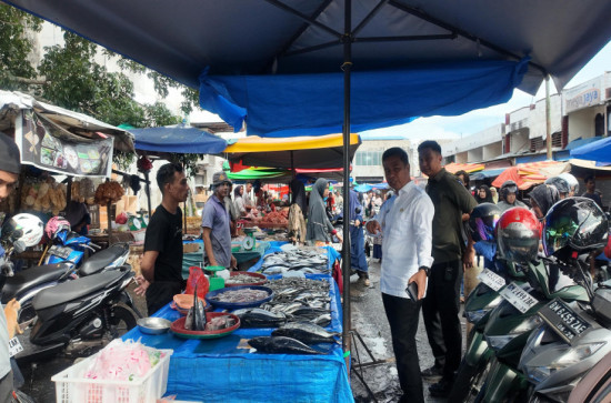 Pastikan Ketersediaan Komoditi dan Kenyamanan Parkir, Bupati Kampar Tinjau Pasar Inpres Bangkinang 