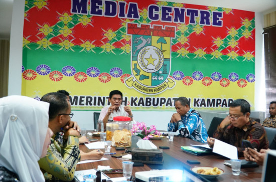 Asisten II Setda Kampar Pimpin Rapat Pembahasan dan Percepatan Usulan Pembangunan Sekolah Rakyat