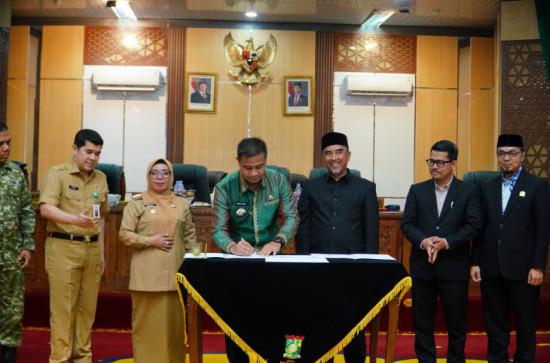 Bupati dan DPRD Kampar Lakukan Penandatanganan Nota Kesepakatan KUA-PPAS Tahun Anggaran 2027 dan Penyampaian Rancangan Perubahan KUA-PPAS Tahun Anggaran 2026