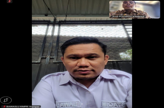 Zoom Meeting Rapat Pemutakhiran Data Parpol Secara Berkelanjutan Melalui System Informasi Politik Semester I Tahun 2026, Bawaslu Kampar Berikan Masukan