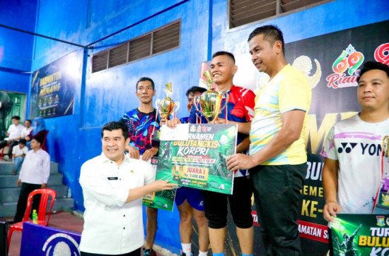 Berjalan Sengit dan Sportivitas Tinggi, Pasangan Ahmad Yuzar/ Aswadi Raih Juara I Turnamen Badminton KORPRI 2026