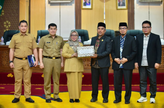 Sampaikan Pidato Bupati Kampar, Wakil Bupati Kampar Dr. Hj. Misharti Ajukan RAPBD Kampar 2027 Rp2,188 Triliun, Tekankan Anggaran Harus Berdampak Nyata bagi Rakyat.