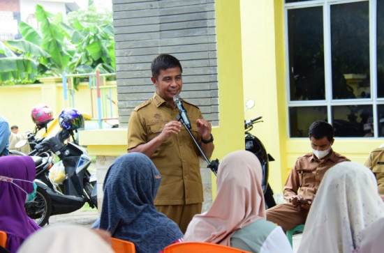 Tindakan Nyata Kendalikan Inflasi dan Pemenuhan kebutuhan Sembako, Bupati Kampar Buka Pasar Murah di Kecamatan Bangkinang Kota.