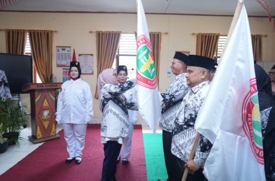 Pimpin Pelantikan PGRI Tambang dan Siak Hulu, Wakil Bupati Kampar Tekankan Sinergitas Mutu Pendidikan