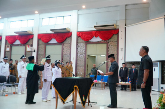 Bupati Kampar Lantik dan Ambil Sumpah 22 Penjabat Kepala Desa, Tekankan Amanah dan Pelayanan Terbaik kepada Masyarakat