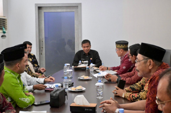 Bupati Kampar Ahmad Yuzar Audiensi dengan Tokoh Masyarakat Kenegerian Rumbio Dalam Rangka Percepatan Pembangunan Jembatan Rumbio. 