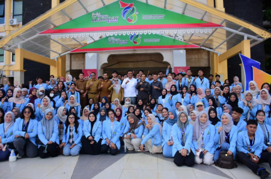 Terima Mahasiswa Kukerta Berdampak Unri 2026, Wakil Bupati Kampar Dr. Hj. Misharti Berpesan Agar Mahasiswa Jadi Agen Perubahan Desa