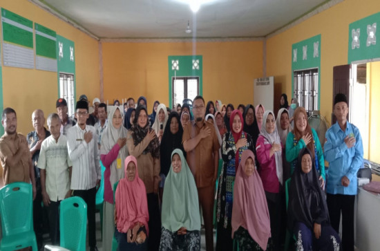 Buka Sekolah Lansia Yang Kedua, BKMT Kabupaten Kampar, Cerdaskan Para Lansia