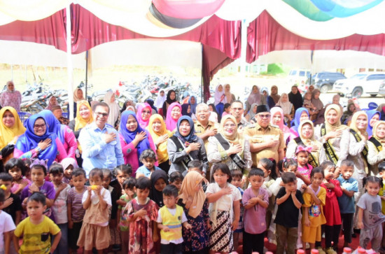 Tekankan Wajib Belajar 1 Tahun Pra Sekolah, Bunda PAUD Kampar Sosialisasikan Pentingnya Pendidikan Anak Usia Dini di Tanjung Alai