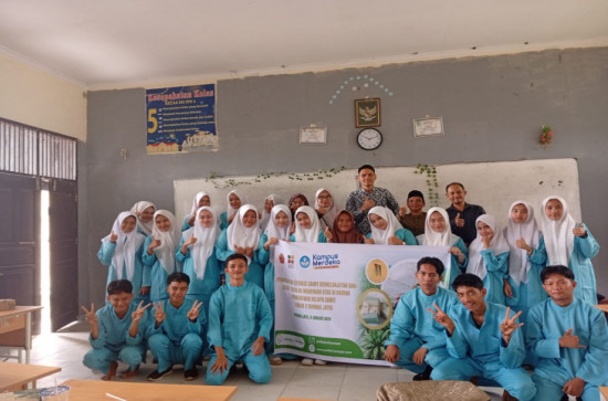 Prodi Teknik Pengolahan Kelapa Sawit Politeknik Kampar Tingkatkan Literasi Sawit Berkelanjutan Bagi Siswa SMAN 2 Rumbio Jaya