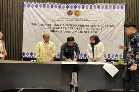 Tandatanganan Naskah Perjanjian Hibah dan BAST Bus Sekolah TA 2025, Bupati Kampar Ahmad Yuzar ; Wujud Komitmen Peningkatan Layanan Pendidikan di Kabupaten Kampar