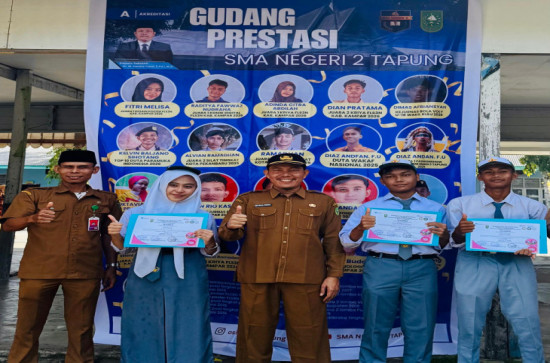 Tiga Siswa SMAN 2 Tapung Harumkan Nama Kampar, Siap Berlaga di FLS3N Tingkat Provinsi Riau