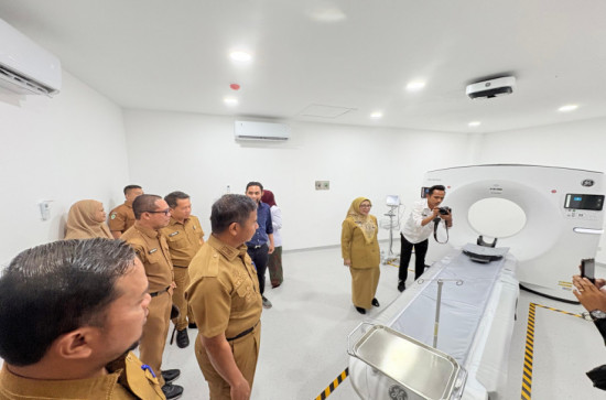 Komit Tingkatkan Layanan Kesehatan Masyarakat Kampar, Bupati Tinjau Falilitas CT Scan RSUD Bangkinang.