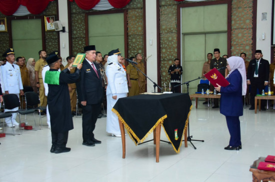 Lantik Dan Ambil Sumpah 35 Pejabat Pemkab Kampar  Wabup Kampar : Jalankan Amanah Dengan Integritas Tinggi