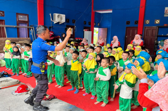 Berikan Edukasi Kebakaran Sejak Dini, TK Aisyiyah Bustanul Athfal 2 Kunjungi Dinas Pemadam Kebakaran dan Penyelamatan Kampar