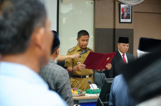 Bupati Kampar Buka Seminar Internasional Konstruksi Kurikulum Berbasis Kearifan Lokal serta Kukuhkan Dewan Pendidikan Periode 2025–2030