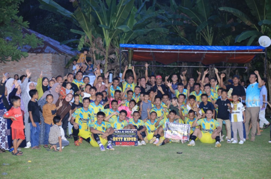 Bersama DPRD Kampar Rinaldo Fraksi PKS, Camat Kampar Shendi Tutup Turnamen Gala Desa Persipuja Cup V Tahun 2026.