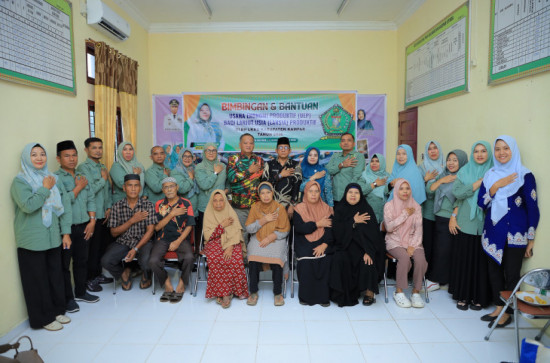 Wujudkan Lansia Produktif, LKKS Kabupaten Kampar Serahkan Bantuan Usaha Ekonomi Produktif (UEP)