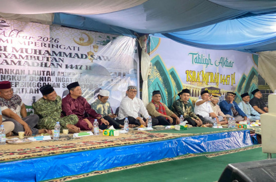 Hadirkan Ustazd Kondang Ucay Batubara, Asisten II Hadiri Tabligh Akbar di PT Ciliandra Perkasa Siabu. 